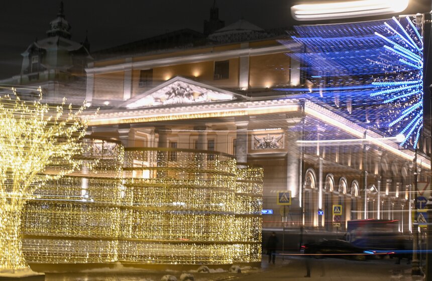 Почти 5 тыс световых конструкций украсили Москву к Новому году 14 фото