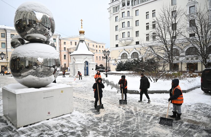 Работа коммунальных служб в Москве скорректирована из-за количества осадков 13 фото
