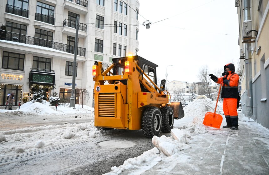 Работа коммунальных служб в Москве скорректирована из-за количества осадков 18 фото