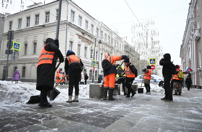 Работа коммунальных служб в Москве скорректирована из-за количества осадков 14 фото