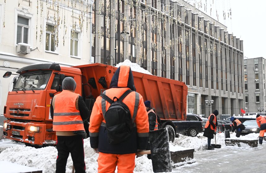 Работа коммунальных служб в Москве скорректирована из-за количества осадков 11 фото