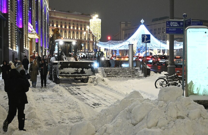 Сильнейший за 145 лет снегопад накрыл столицу 18 фото