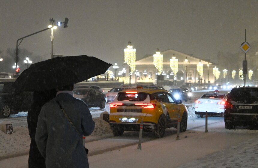 Сильнейший за 145 лет снегопад накрыл столицу 7 фото