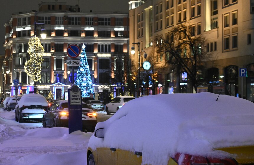 Сильнейший за 145 лет снегопад накрыл столицу 12 фото