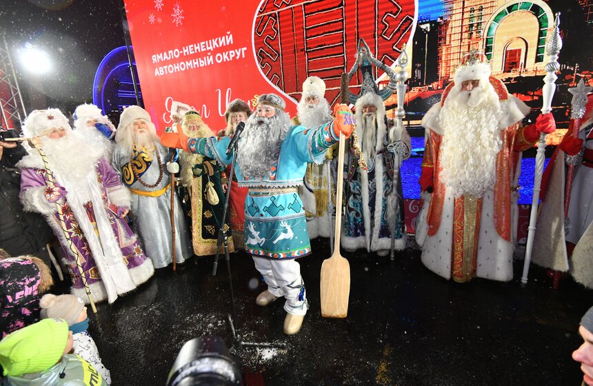 Елки 89 регионов России зажглись на ВДНХ 7 фото