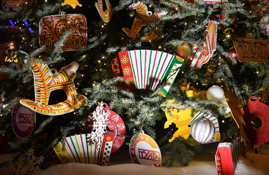 Елки 89 регионов России зажглись на ВДНХ 17 фото