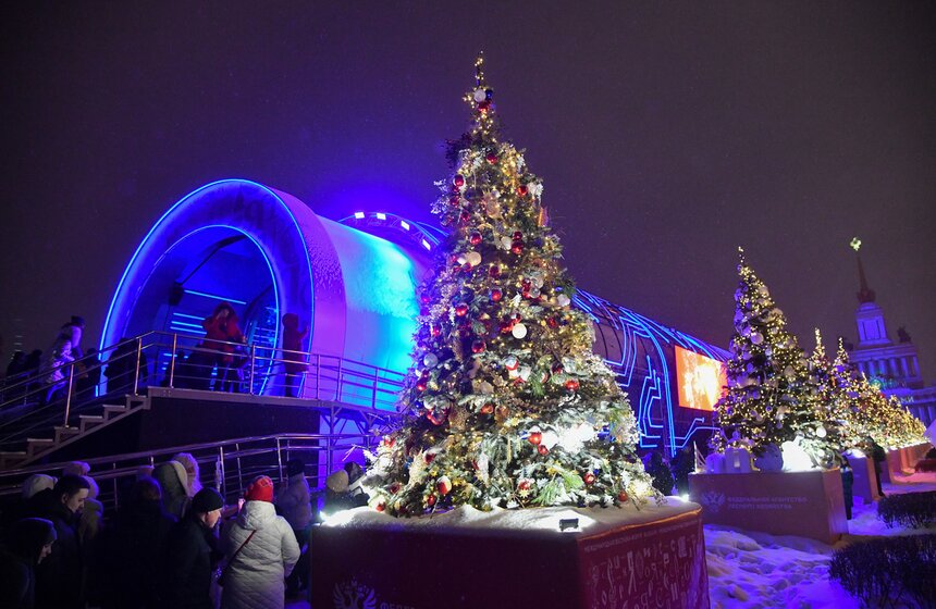 Елки 89 регионов России зажглись на ВДНХ 18 фото