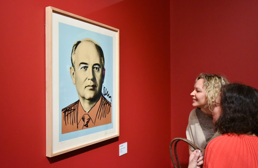 Выставка "Тинькофф Город: Энди Уорхол и русское искусство" открылась в столице 22 фото