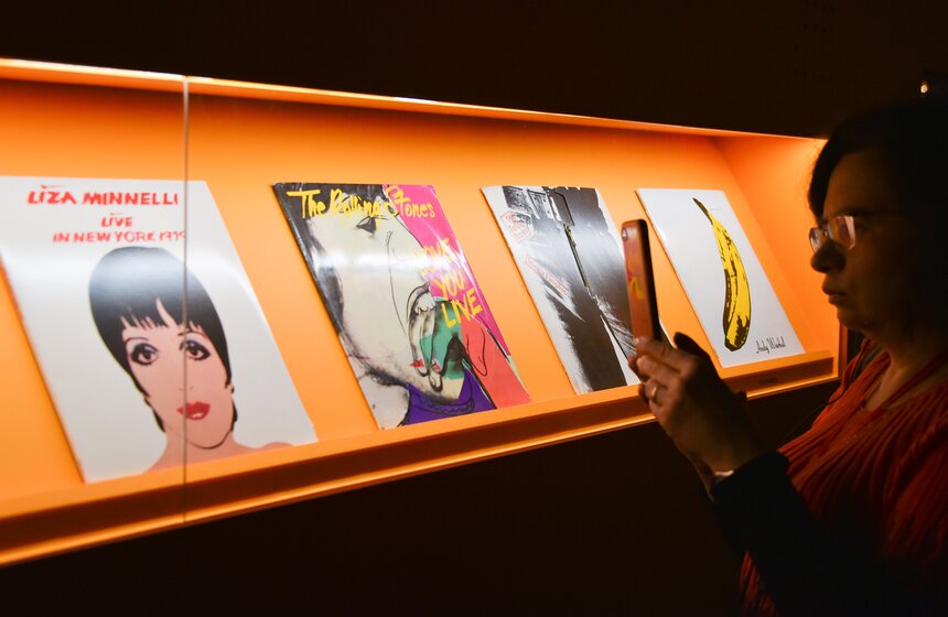 Выставка "Тинькофф Город: Энди Уорхол и русское искусство" открылась в столице 16 фото