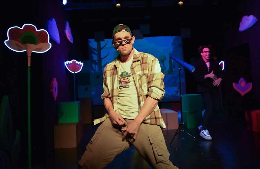 На Детской сцене Театра сатиры прошел юбилейный сезон сказки "Коза Луиза и НЛО" 8 фото