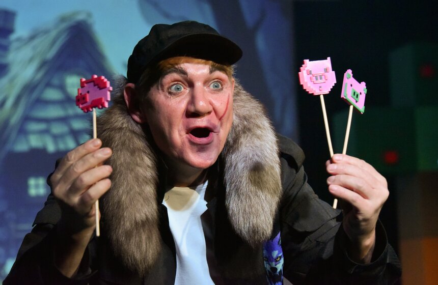 На Детской сцене Театра сатиры прошел юбилейный сезон сказки "Коза Луиза и НЛО" 15 фото