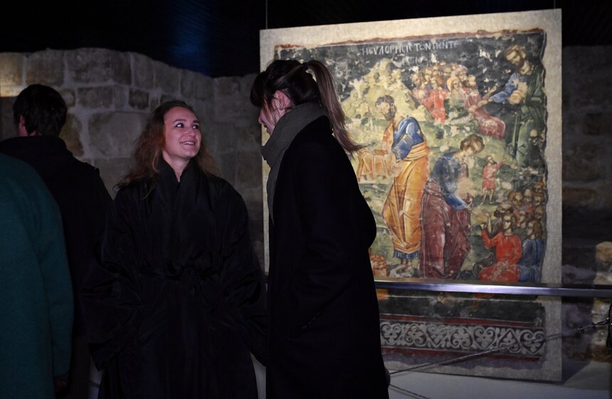 Выставка "Реставраторы. Новый слой" открылась в Подземном музее "Зарядья" 9 фото