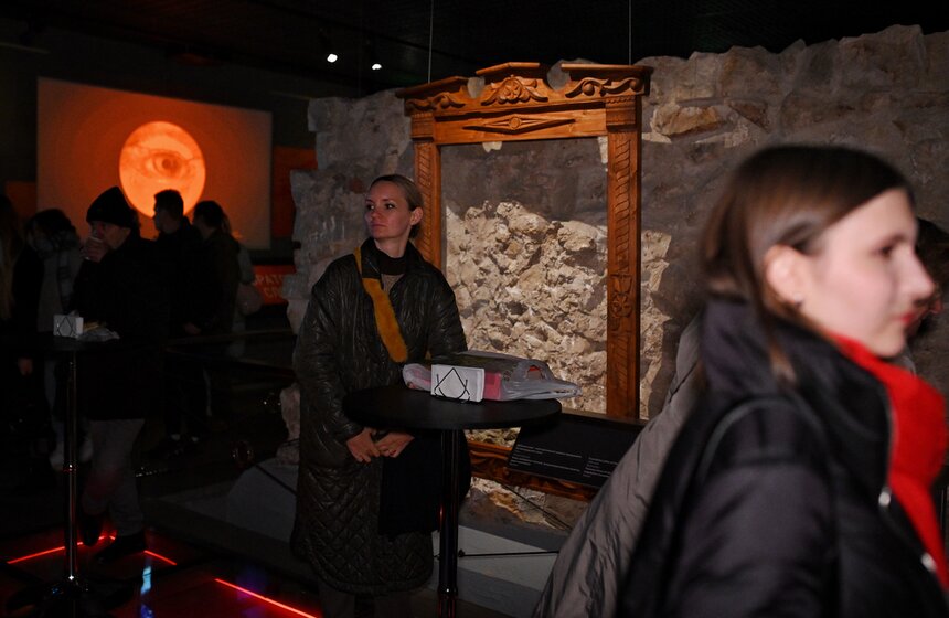 Выставка "Реставраторы. Новый слой" открылась в Подземном музее "Зарядья" 5 фото