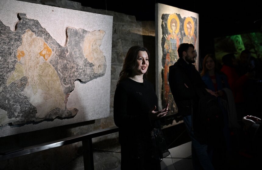 Выставка "Реставраторы. Новый слой" открылась в Подземном музее "Зарядья" 16 фото