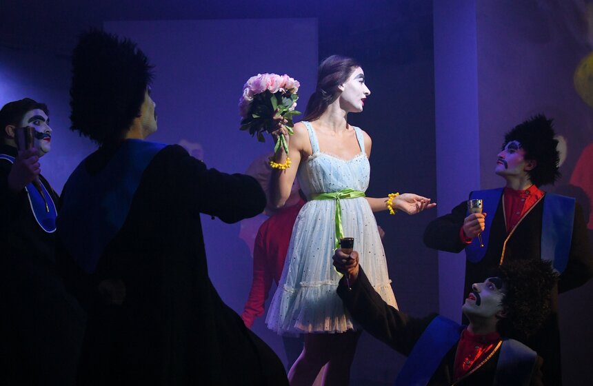 Премьера спектакля "Пиросмани. Праздник одиночества" состоялась в театре "МОСТ" 2 фото