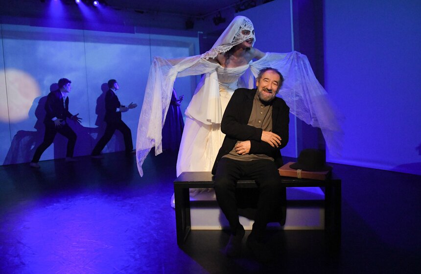 Премьера спектакля "Пиросмани. Праздник одиночества" состоялась в театре "МОСТ" 15 фото