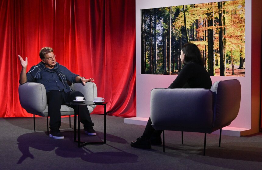 Олеся Железняк дала интервью в рамках программы "Золотая рыбка" 9 фото