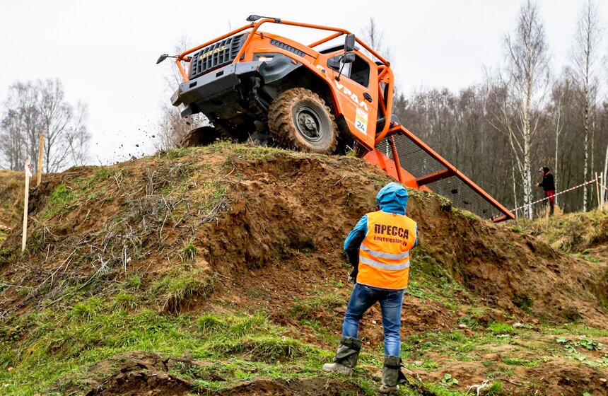 Соревнования по трак-триалу "Царь Горы" прошли в Твери 1 фото