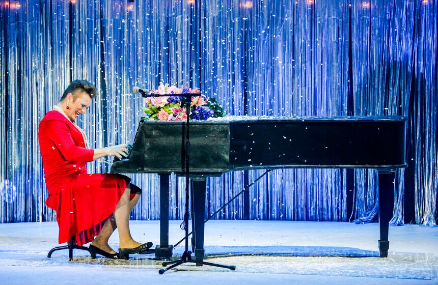 Шоу-спектакли "Новогодний Кабачок Сатиры" прошли в Москве 16 фото