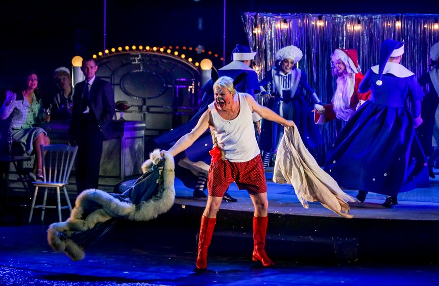 Шоу-спектакли "Новогодний Кабачок Сатиры" прошли в Москве 6 фото