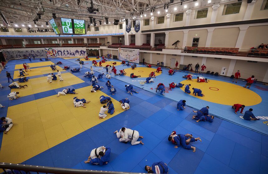 Фестиваль "Начни год с самбо" провели в столице 15 фото