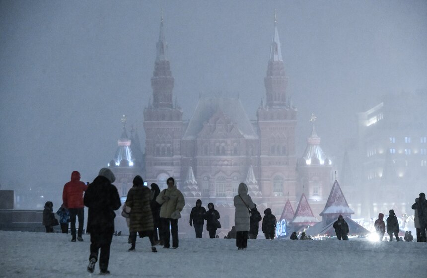 Сильный снегопад накрыл столицу в ночь на 10 января 11 фото