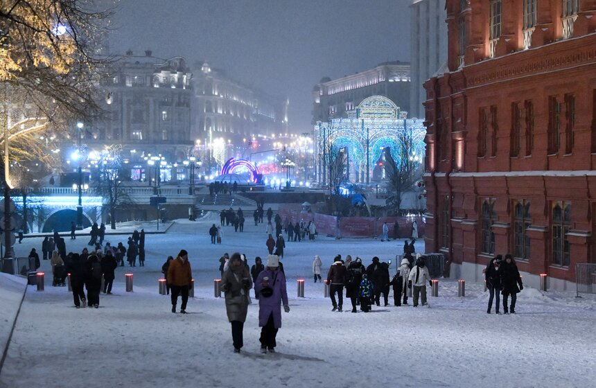 Сильный снегопад накрыл столицу в ночь на 10 января 15 фото