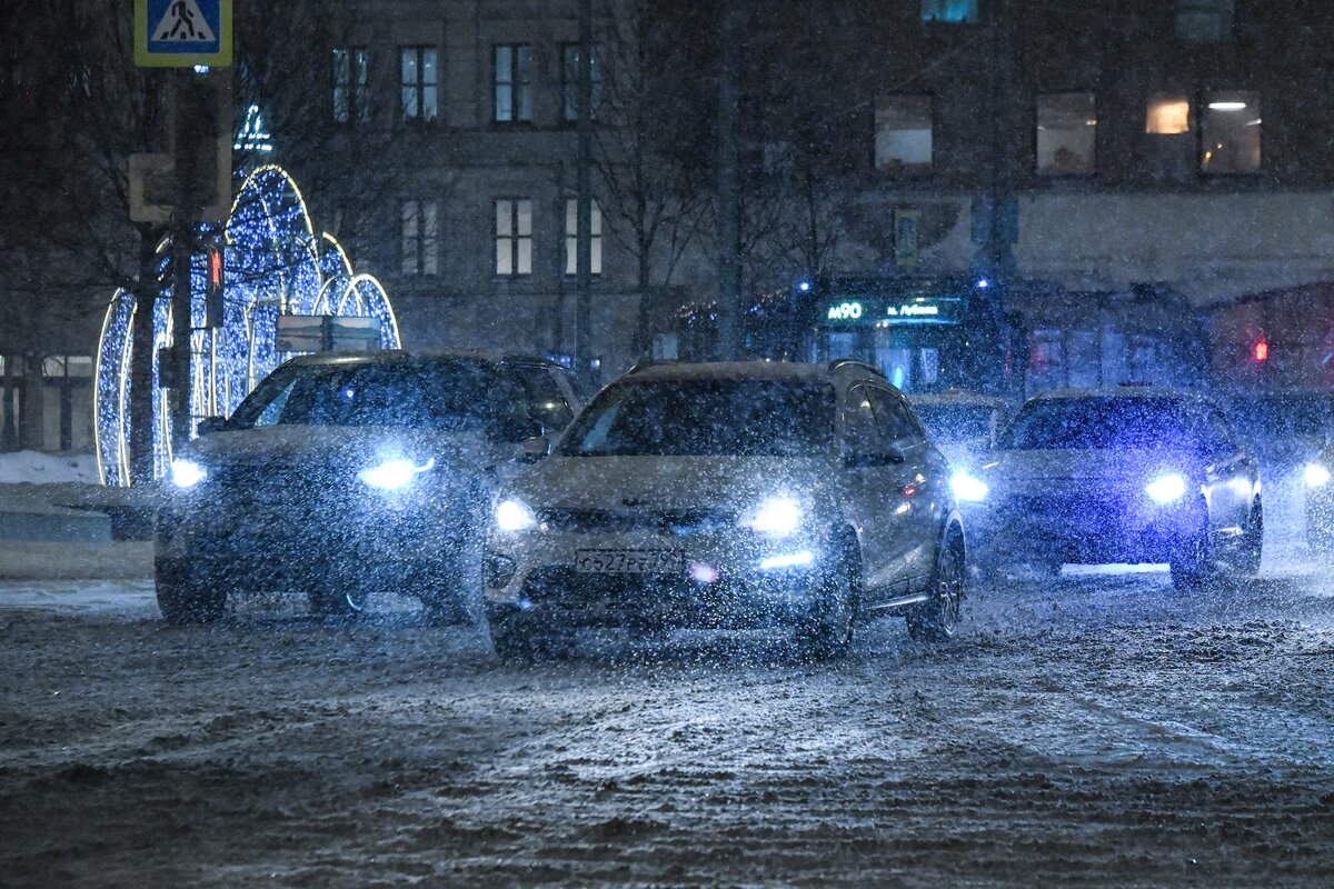 Снегопад в москве. В январе обильный снегопад накрыл москву белым. Похолодание в москве. В январе обильный снегопад накрыл москву белым. В январе обильный снегопад накрыл москву белым.