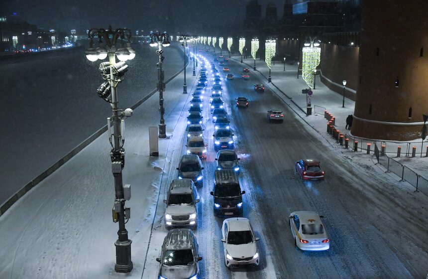 Сильный снегопад накрыл столицу в ночь на 10 января 6 фото