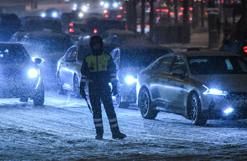 Сильный снегопад накрыл столицу в ночь на 10 января 19 фото