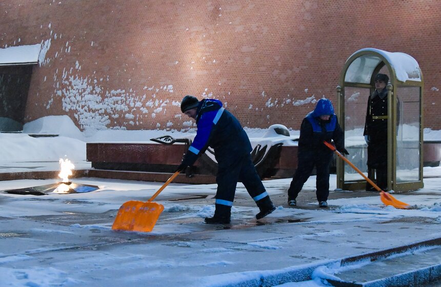 Сильный снегопад накрыл столицу в ночь на 10 января 16 фото