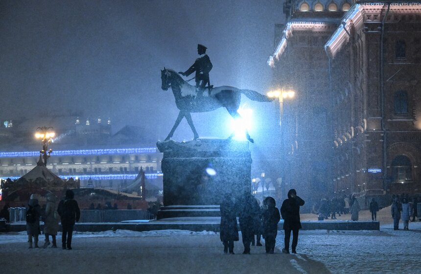 Сильный снегопад накрыл столицу в ночь на 10 января 17 фото