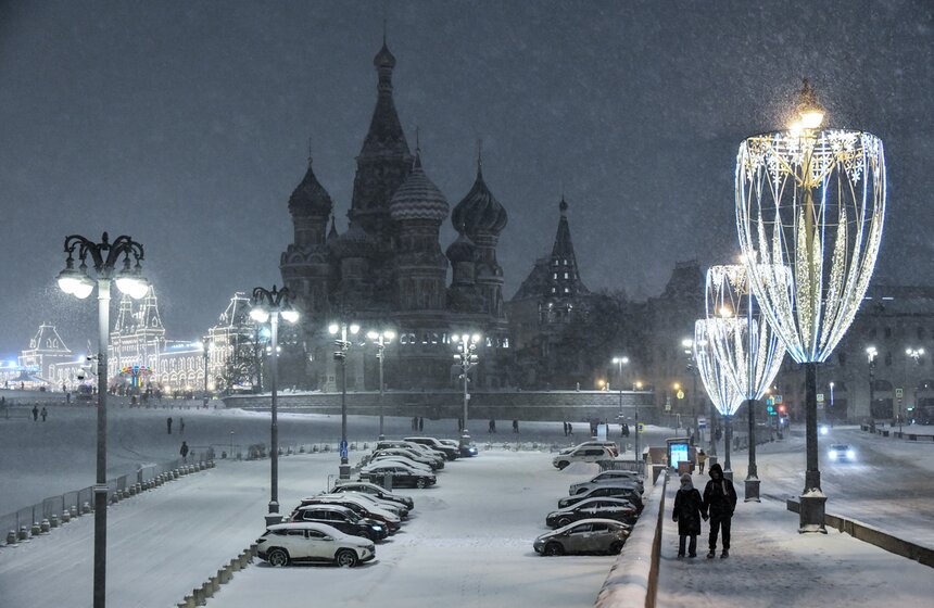 Сильный снегопад накрыл столицу в ночь на 10 января 8 фото