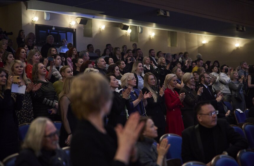 Губернский театр отпраздновал 10-летие перформансом в постановке Безрукова 20 фото