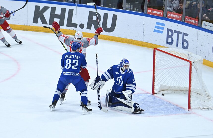 "Спартак" обыграл "Динамо" в хоккейном матче Чемпионата КХЛ 13 фото