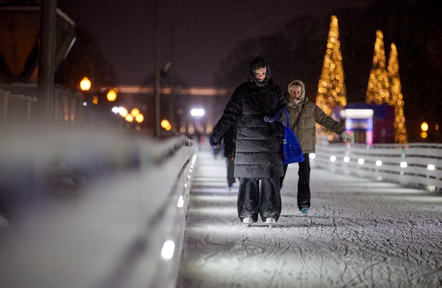 День студента отметили на катке в Парке Горького 10 фото
