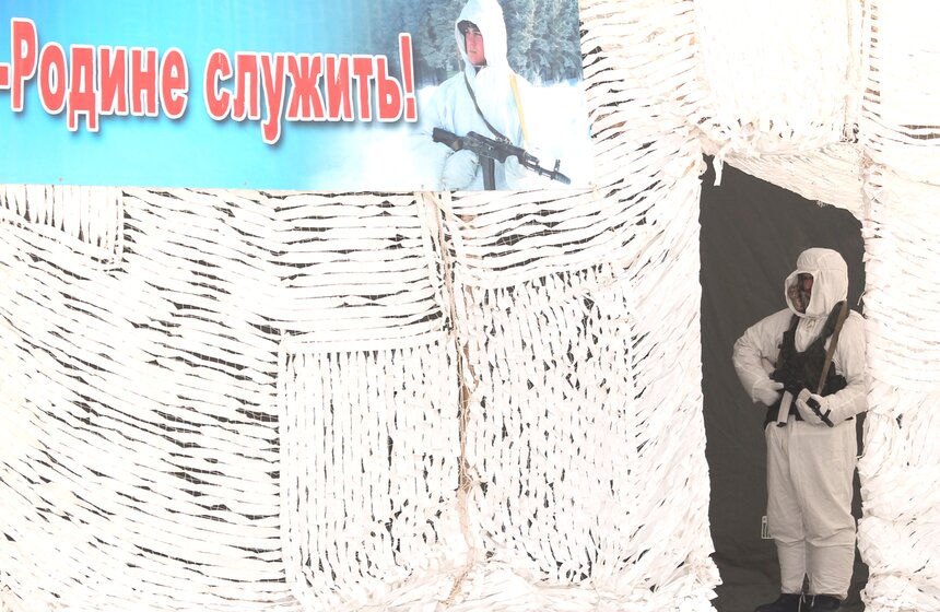 Батальон Ивановского соединения ВДВ десантировался в Арктике 2 фото