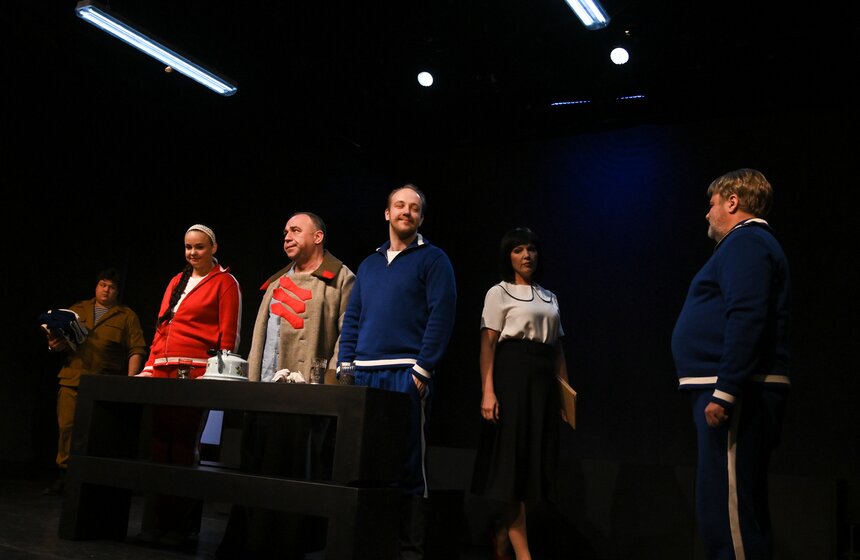 Премьера спектакля "Страсти по Торчалову" состоялась в театре "Модерн" 13 фото