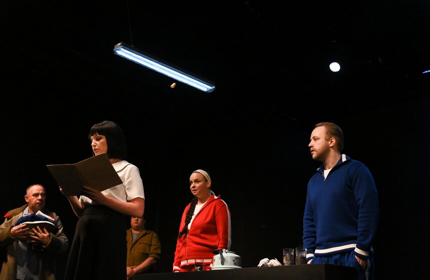 Премьера спектакля "Страсти по Торчалову" состоялась в театре "Модерн" 14 фото