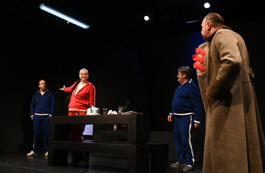 Премьера спектакля "Страсти по Торчалову" состоялась в театре "Модерн" 10 фото