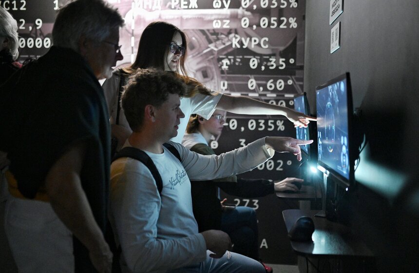 Интерактивную выставку "РЕАЛЬНЫЙ КОСМОС" организовали в ЦСИ М'АРС 8 фото