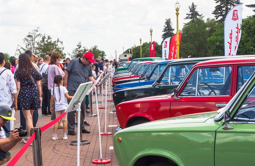 Фестиваль "Ретрорейс" прошел в столице 1 фото