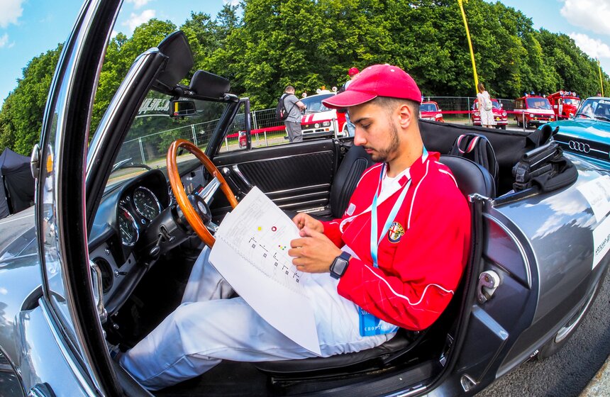 Фестиваль "Ретрорейс" прошел в столице 27 фото