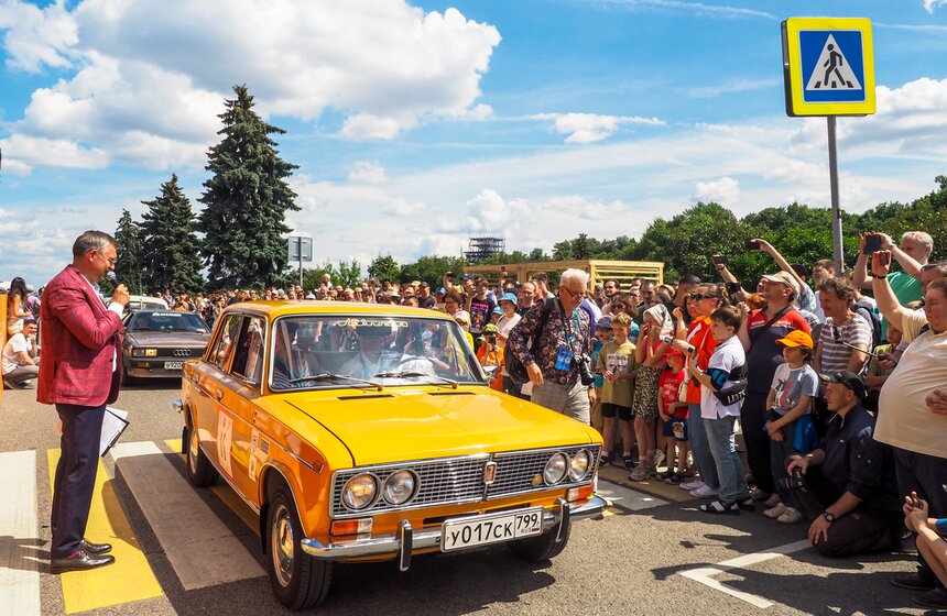 Фестиваль "Ретрорейс" прошел в столице 28 фото