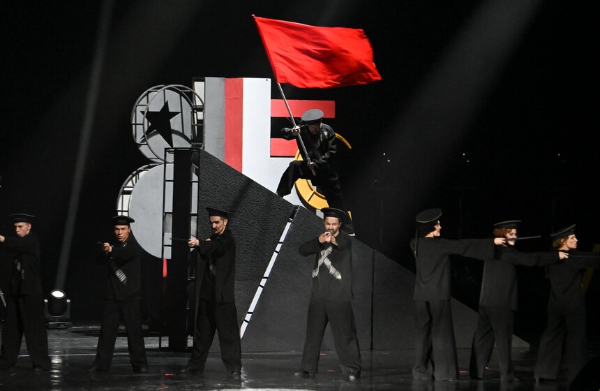 В Кремлевском дворце прошла премьера спектакля "Маяковский. Городской мюзикл" 17 фото