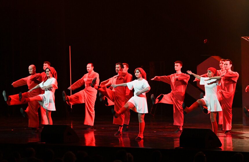 В Кремлевском дворце прошла премьера спектакля "Маяковский. Городской мюзикл" 3 фото