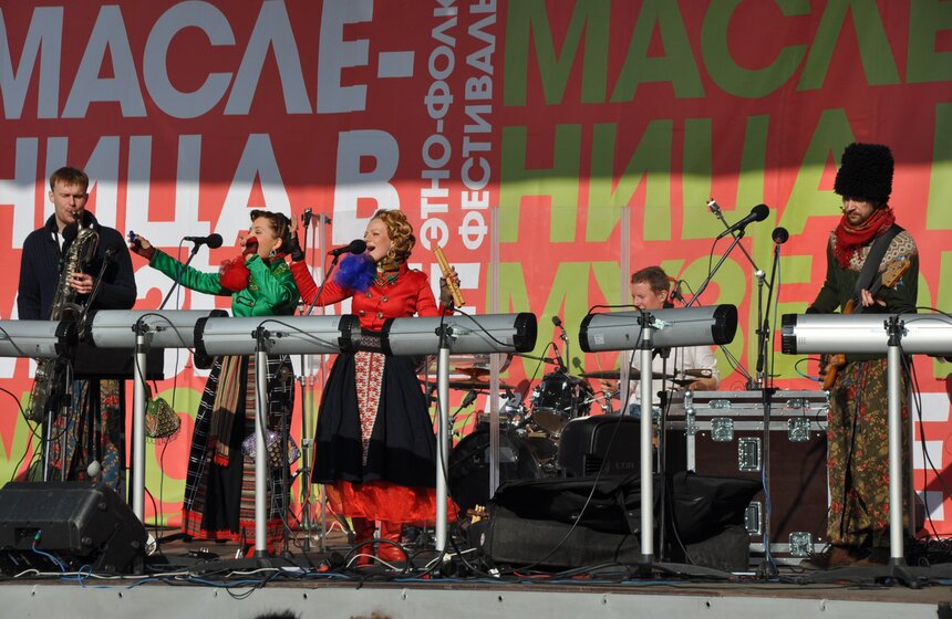 На Масленицу в "Музеоне" катают в упряжках и потчуют блинами 15 фото