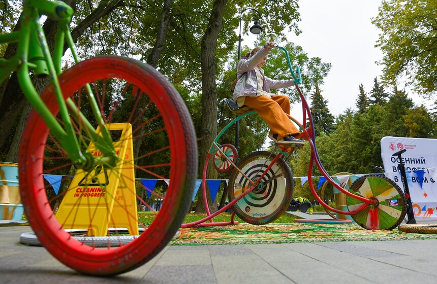 Осенний велофестиваль прошел на Северном речном вокзале 18 фото