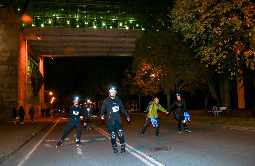 Ночной роллер-заезд состоялся в Москве 17 сентября 15 фото