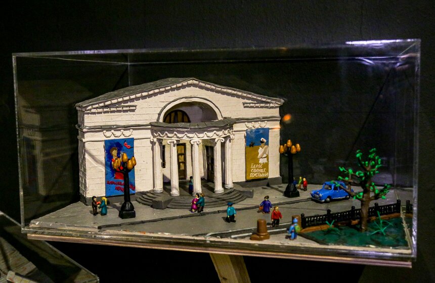 Пластилиновая выставка Алексея Микулина проходит в галерее Измайлово 2 фото